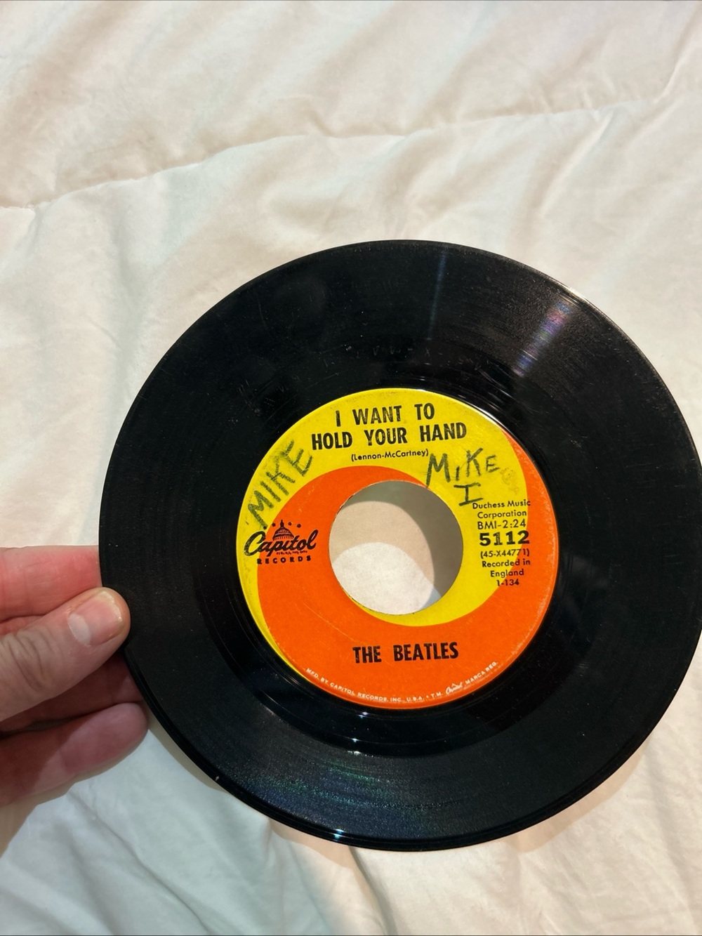 1ST PRESSING BEATLES 45 RPM- CAPITOL 5112 - "I WANT TO HOLD YOUR HAND"